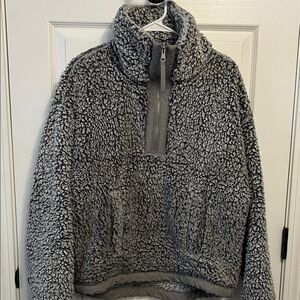 Abercrombie & Fitch Sherpa 1/2 zip pullover. Size Medium. Silver/gray color.